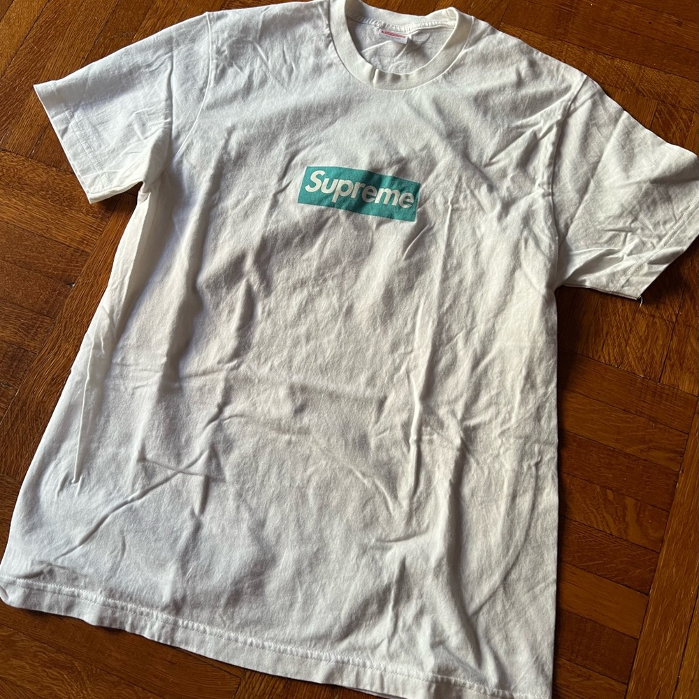 Supreme box logo